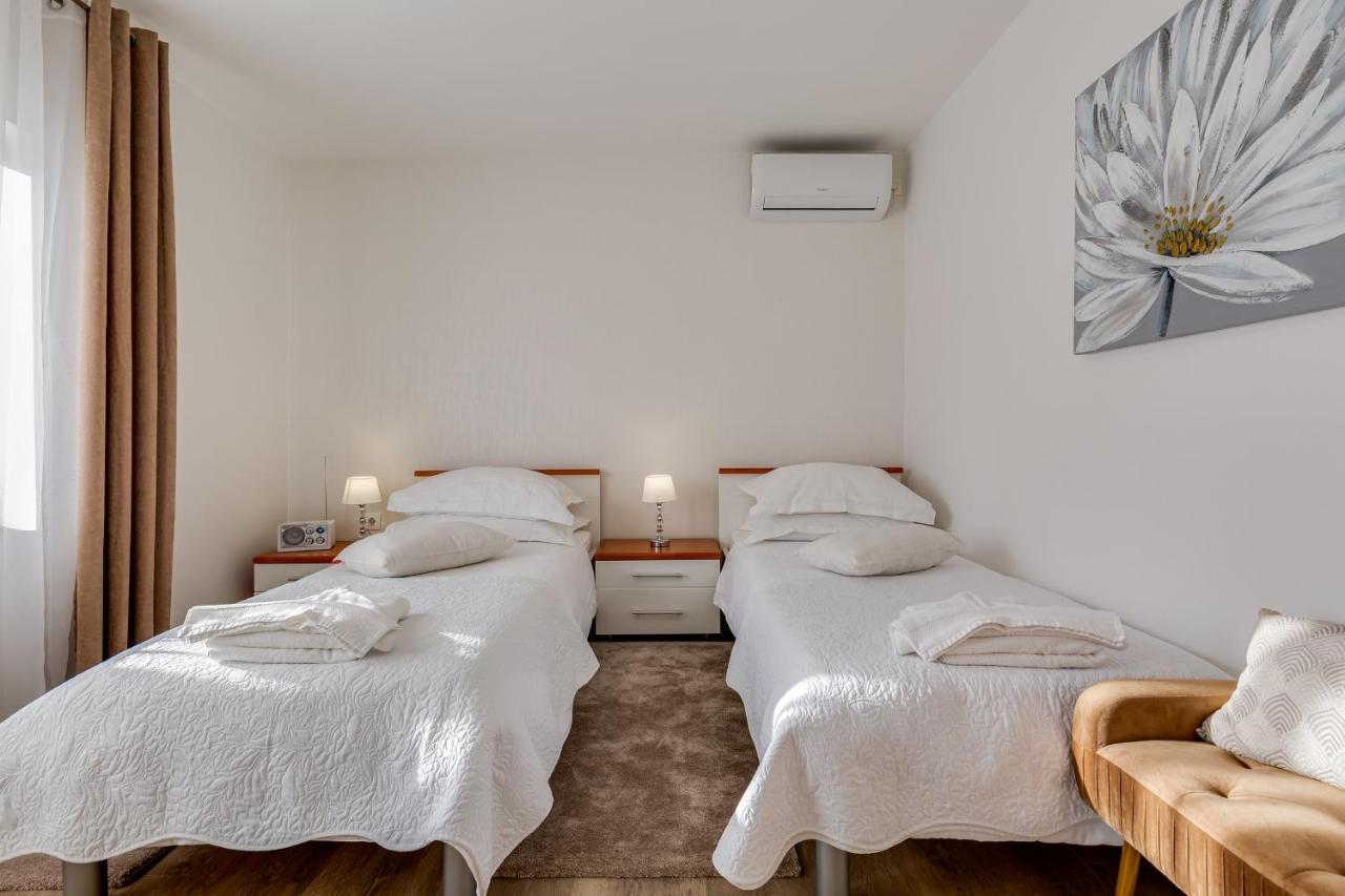 Elegant Two Bedroom Apartment Zadar Eksteriør bilde